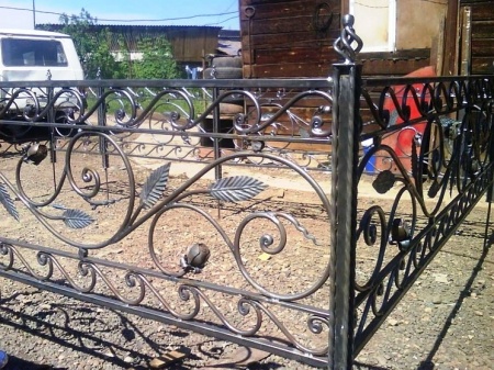 Кованая ограда на кладбище К19